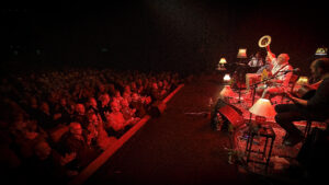 Neighbours I det akustiske hjørne